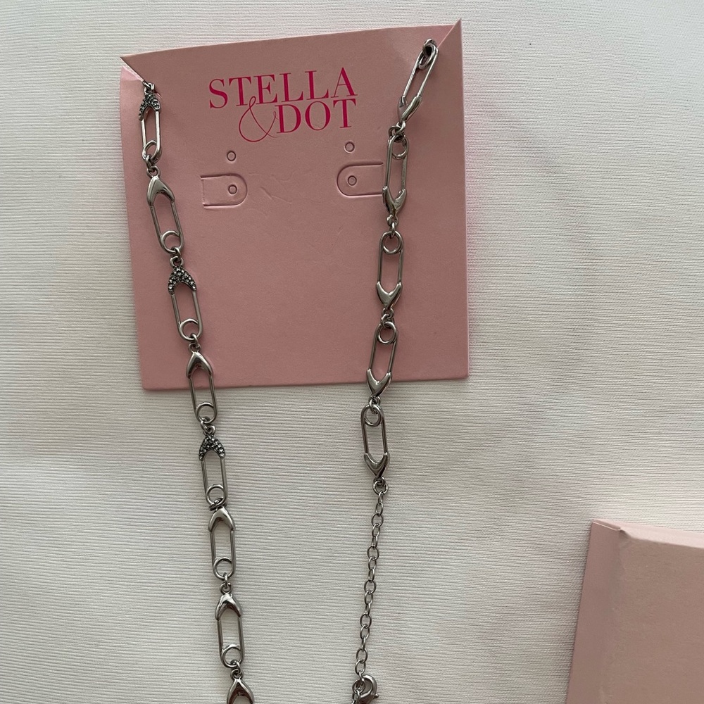 Stella & Dot safety pin link necklace in silver
